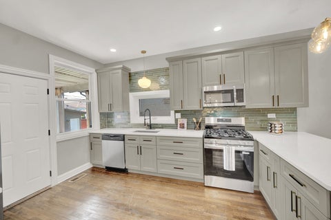 Tiny photo for 7707 S Ridgeland Avenue, Chicago, IL 60649 (MLS # 12745632)