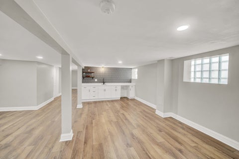 Tiny photo for 7707 S Ridgeland Avenue, Chicago, IL 60649 (MLS # 12745632)