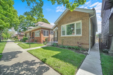 Tiny photo for 7707 S Ridgeland Avenue, Chicago, IL 60649 (MLS # 12745632)