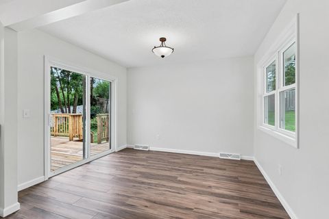 Tiny photo for 5010 N Harrison Street, Davenport, IA 52806 (MLS # 12714409)