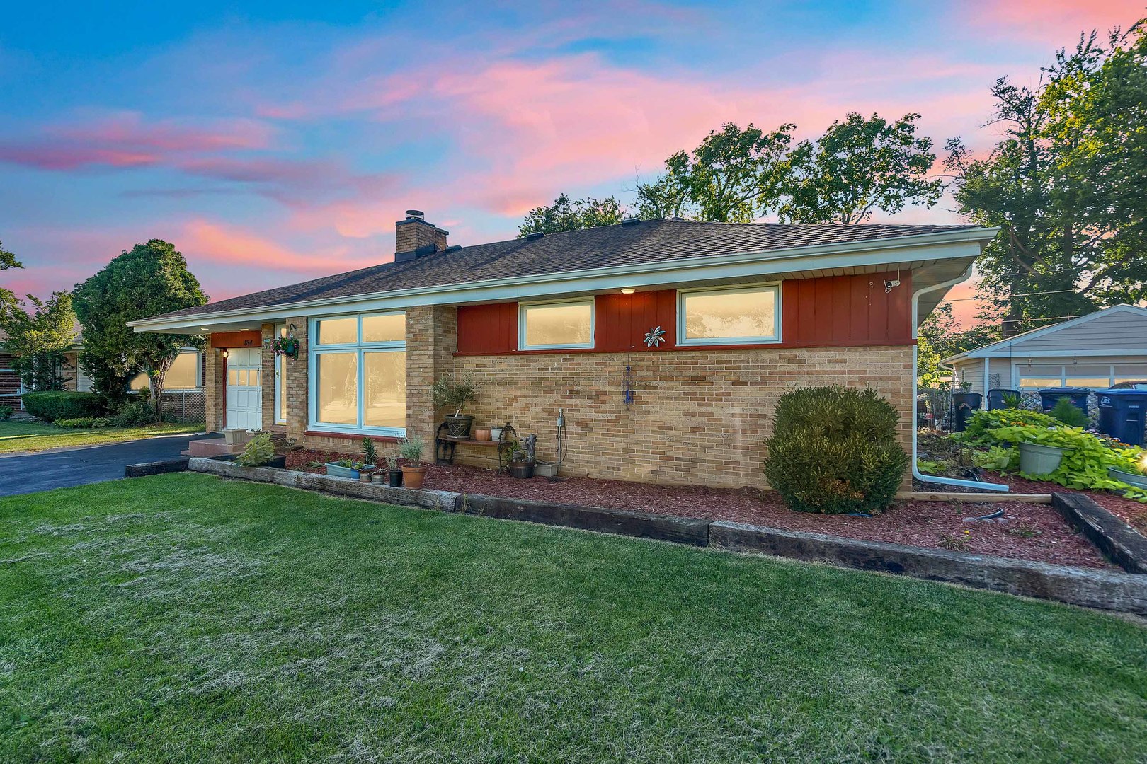894 Parkview Lane