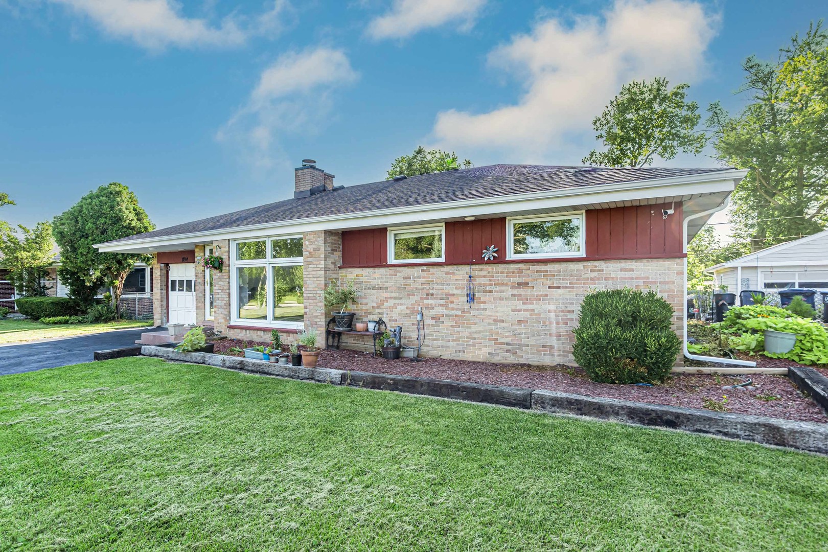 894 Parkview Lane