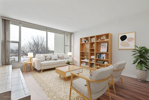 Tiny photo for 3200 N Lake Shore Drive #307, Chicago, IL 60657 (MLS # 12586087)
