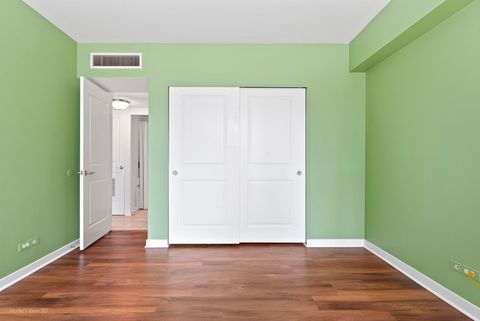 Tiny photo for 3200 N Lake Shore Drive #307, Chicago, IL 60657 (MLS # 12586087)