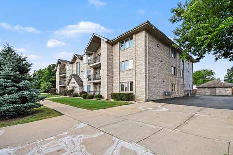 Tiny photo for 8650 Laporte Avenue #1B, Burbank, IL 60459 (MLS # 12714665)