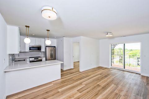 Tiny photo for 9396 Landings Lane #506, Des Plaines, IL 60016 (MLS # 12610047)