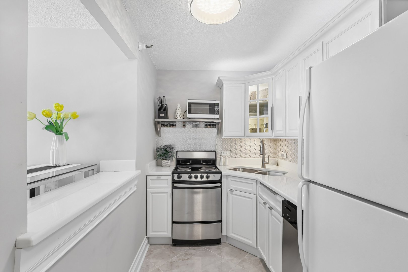 440 N McClurg Court 607