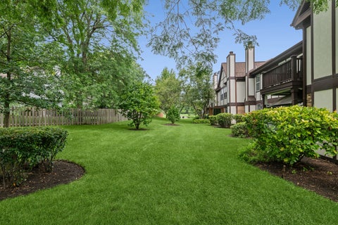 Tiny photo for 166 White Branch Court, Buffalo Grove, IL 60089 (MLS # 12718851)