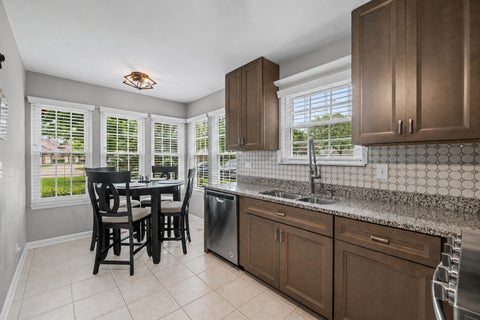 Tiny photo for 166 White Branch Court, Buffalo Grove, IL 60089 (MLS # 12718851)