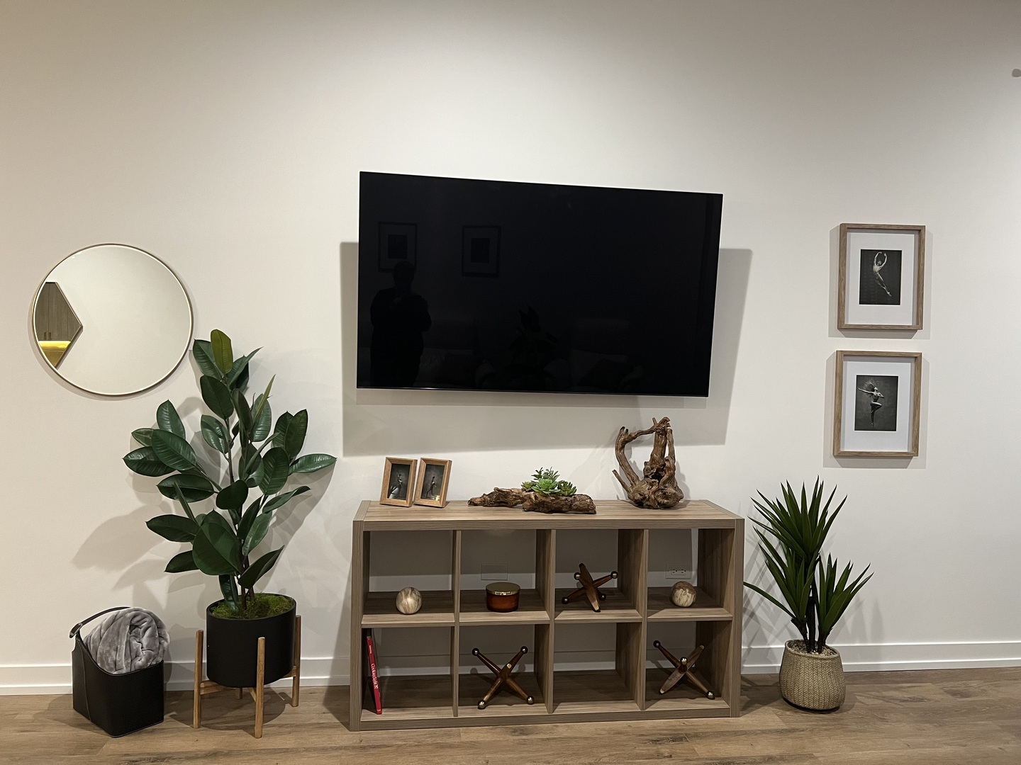 815 N Richmond Street 303