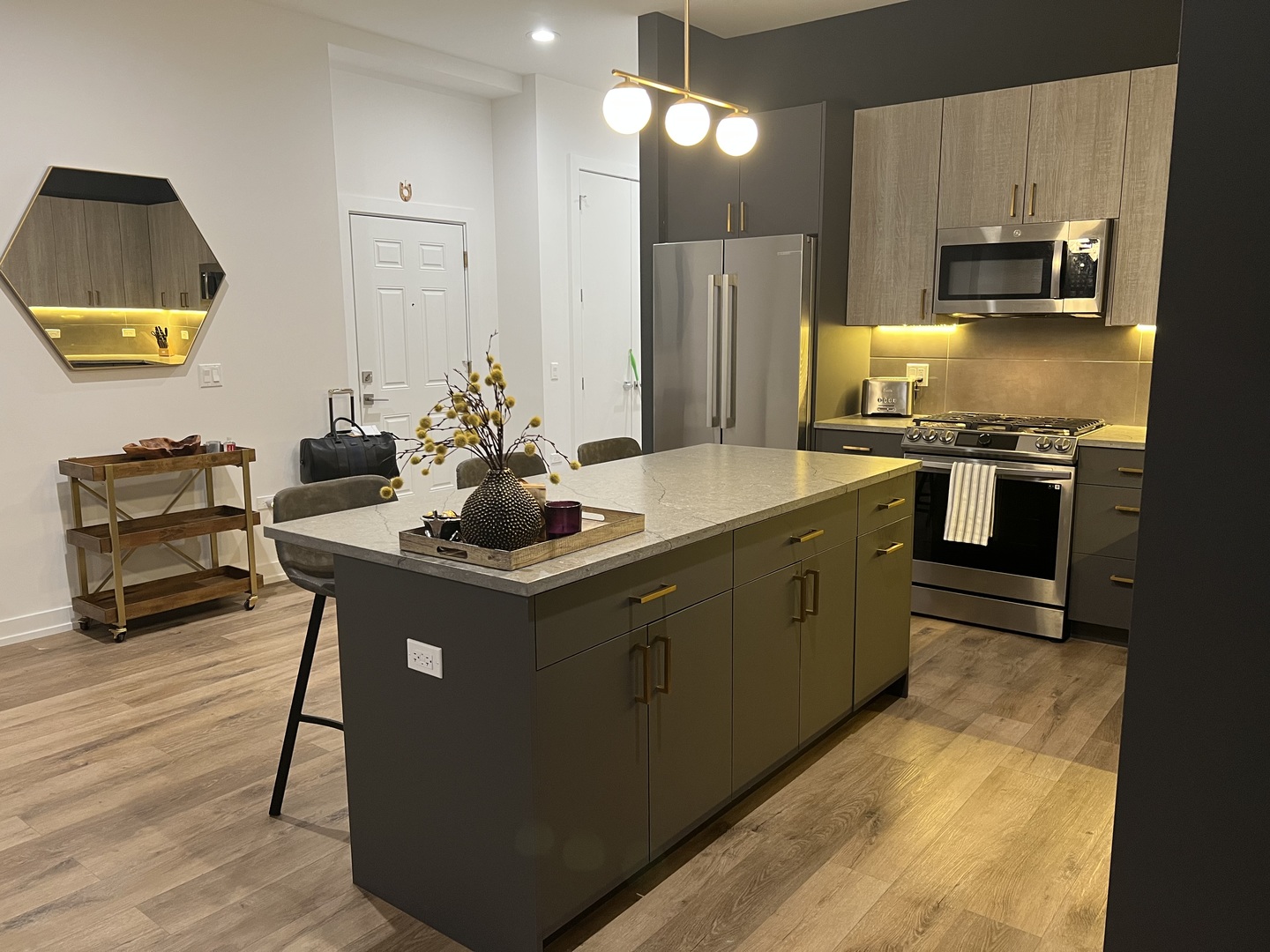 815 N Richmond Street 303