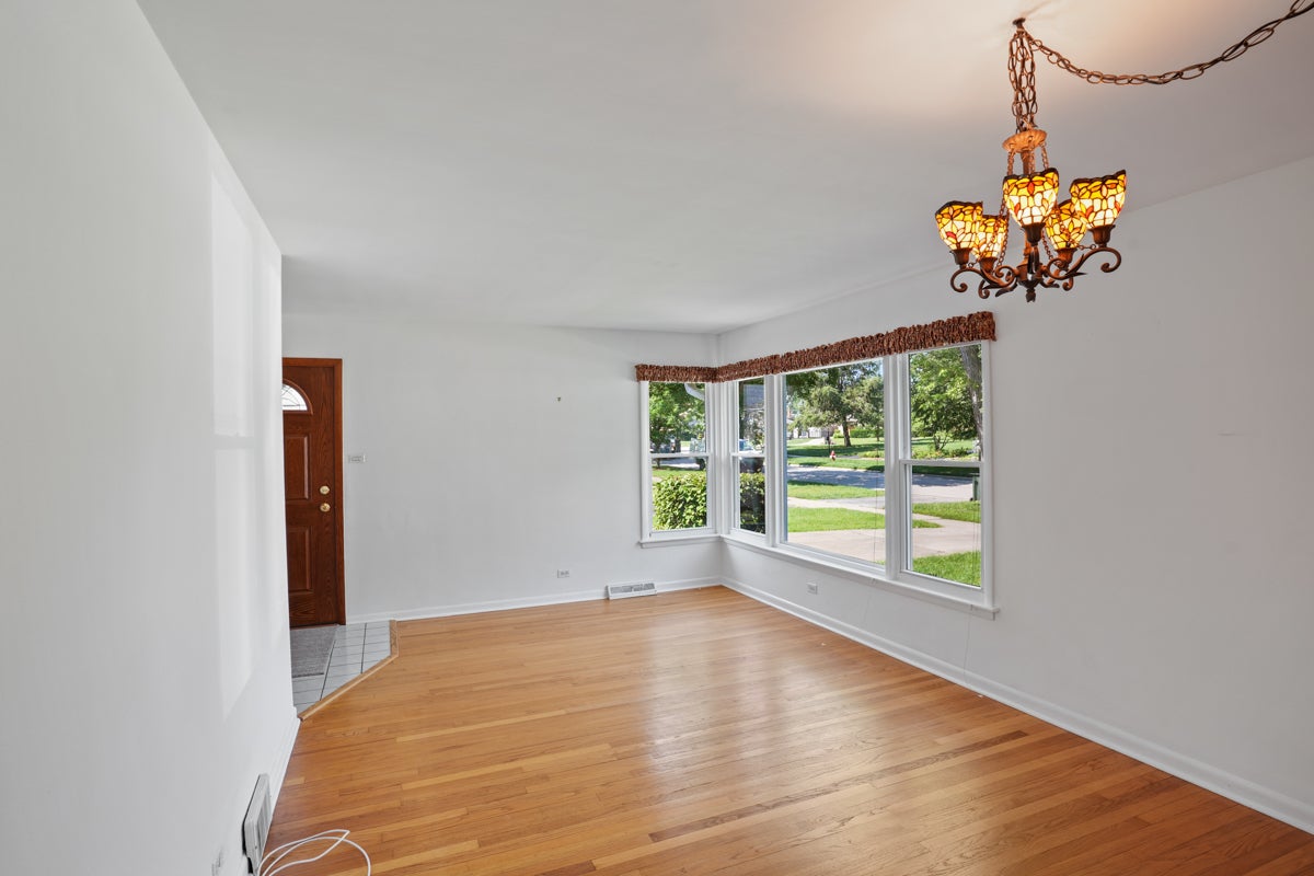 1419 W Saint James Place
