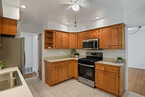 Tiny photo for 1419 W Saint James Place, Arlington Heights, IL 60005 (MLS # 12750023)