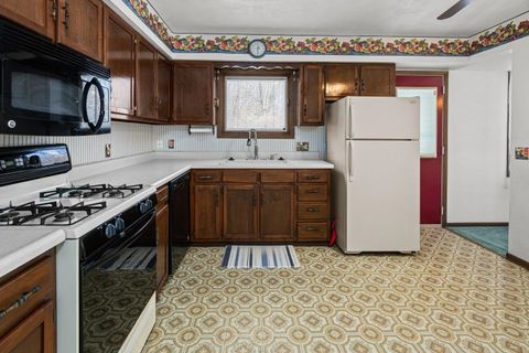 Tiny photo for 8412 10th Street W, Rock Island, IL 61201 (MLS # 100000527)