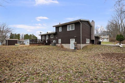 Tiny photo for 8412 10th Street W, Rock Island, IL 61201 (MLS # 100000527)