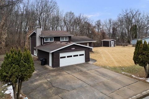 Tiny photo for 8412 10th Street W, Rock Island, IL 61201 (MLS # 100000527)