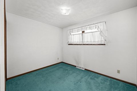 Tiny photo for 8412 10th Street W, Rock Island, IL 61201 (MLS # 100000527)