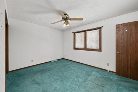 Tiny photo for 8412 10th Street W, Rock Island, IL 61201 (MLS # 100000527)
