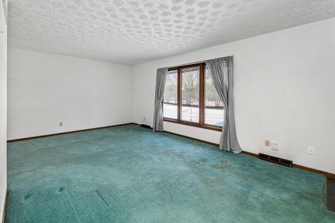 Tiny photo for 8412 10th Street W, Rock Island, IL 61201 (MLS # 100000527)