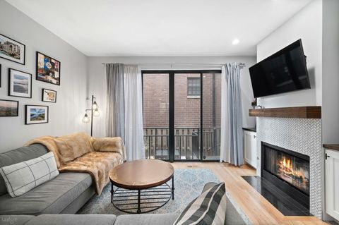 Tiny photo for 2820 N Greenview Avenue #B, Chicago, IL 60657 (MLS # 12625034)