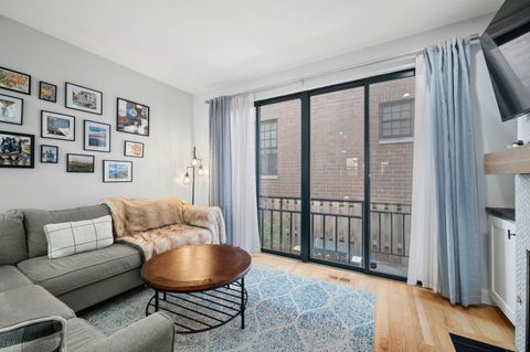 Tiny photo for 2820 N Greenview Avenue #B, Chicago, IL 60657 (MLS # 12625034)