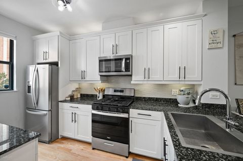 Tiny photo for 2820 N Greenview Avenue #B, Chicago, IL 60657 (MLS # 12625034)