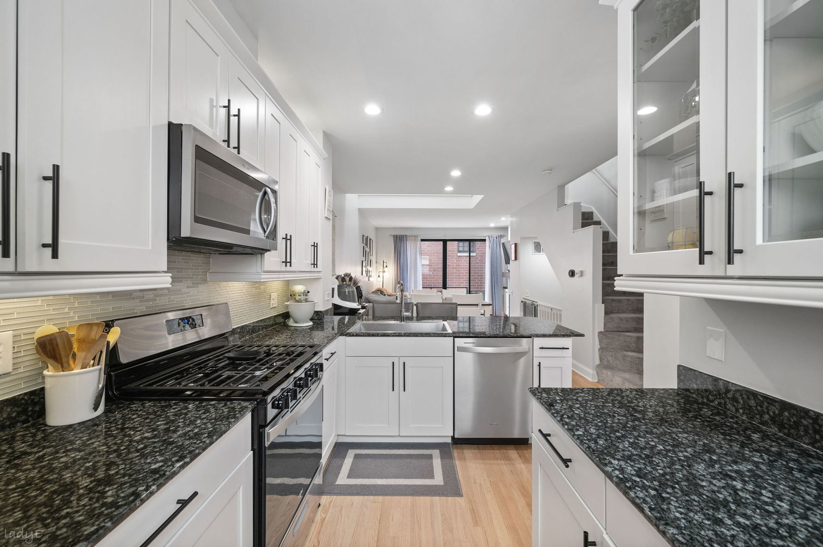 2820 N Greenview Avenue B