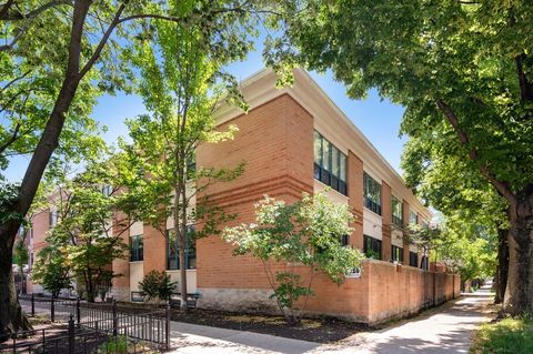 Photo of 2820 N Greenview Avenue #B, Chicago, IL 60657 (MLS # 12625034)