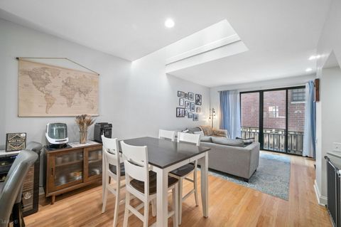 Tiny photo for 2820 N Greenview Avenue #B, Chicago, IL 60657 (MLS # 12625034)