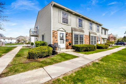 Tiny photo for 1678 Trowbridge Court #B, Wheaton, IL 60189 (MLS # 12564417)
