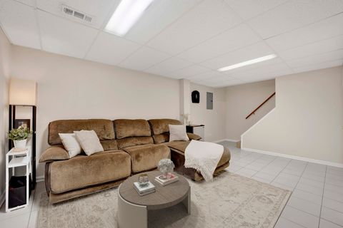 Tiny photo for 1678 Trowbridge Court #B, Wheaton, IL 60189 (MLS # 12564417)