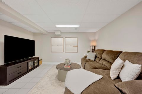 Tiny photo for 1678 Trowbridge Court #B, Wheaton, IL 60189 (MLS # 12564417)