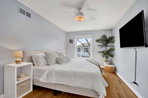 Tiny photo for 1678 Trowbridge Court #B, Wheaton, IL 60189 (MLS # 12564417)