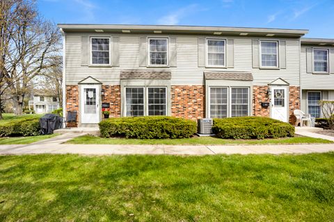 Photo of 1678 Trowbridge Court #B, Wheaton, IL 60189 (MLS # 12564417)