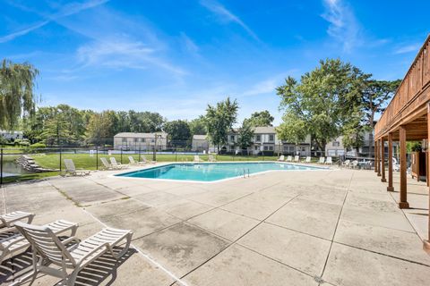 Tiny photo for 1678 Trowbridge Court #B, Wheaton, IL 60189 (MLS # 12564417)