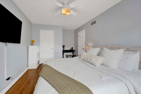 Tiny photo for 1678 Trowbridge Court #B, Wheaton, IL 60189 (MLS # 12564417)