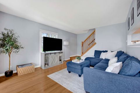 Tiny photo for 1678 Trowbridge Court #B, Wheaton, IL 60189 (MLS # 12564417)