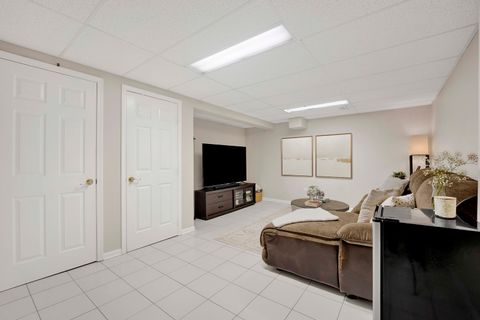 Tiny photo for 1678 Trowbridge Court #B, Wheaton, IL 60189 (MLS # 12564417)