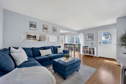 Tiny photo for 1678 Trowbridge Court #B, Wheaton, IL 60189 (MLS # 12564417)