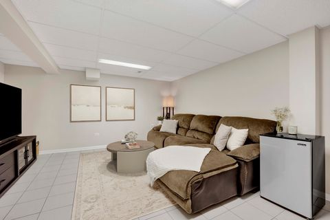 Tiny photo for 1678 Trowbridge Court #B, Wheaton, IL 60189 (MLS # 12564417)