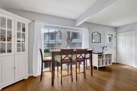 Tiny photo for 1678 Trowbridge Court #B, Wheaton, IL 60189 (MLS # 12564417)