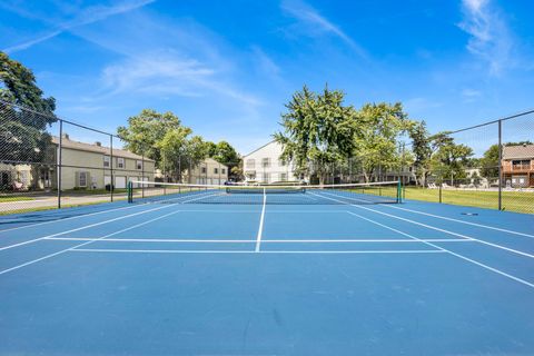 Tiny photo for 1678 Trowbridge Court #B, Wheaton, IL 60189 (MLS # 12564417)