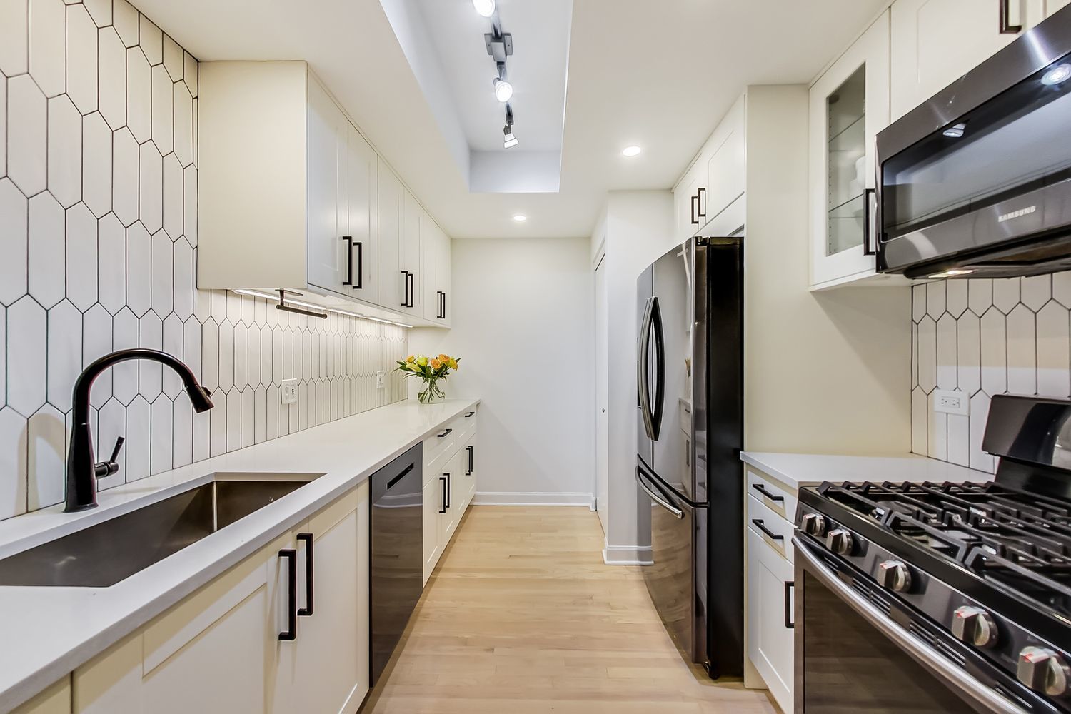 845 W Altgeld Street 2D