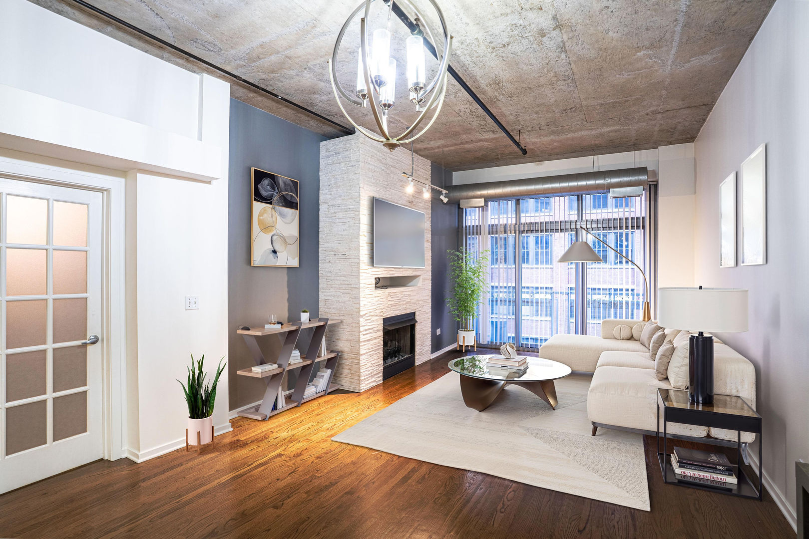 933 W Van Buren Street 404