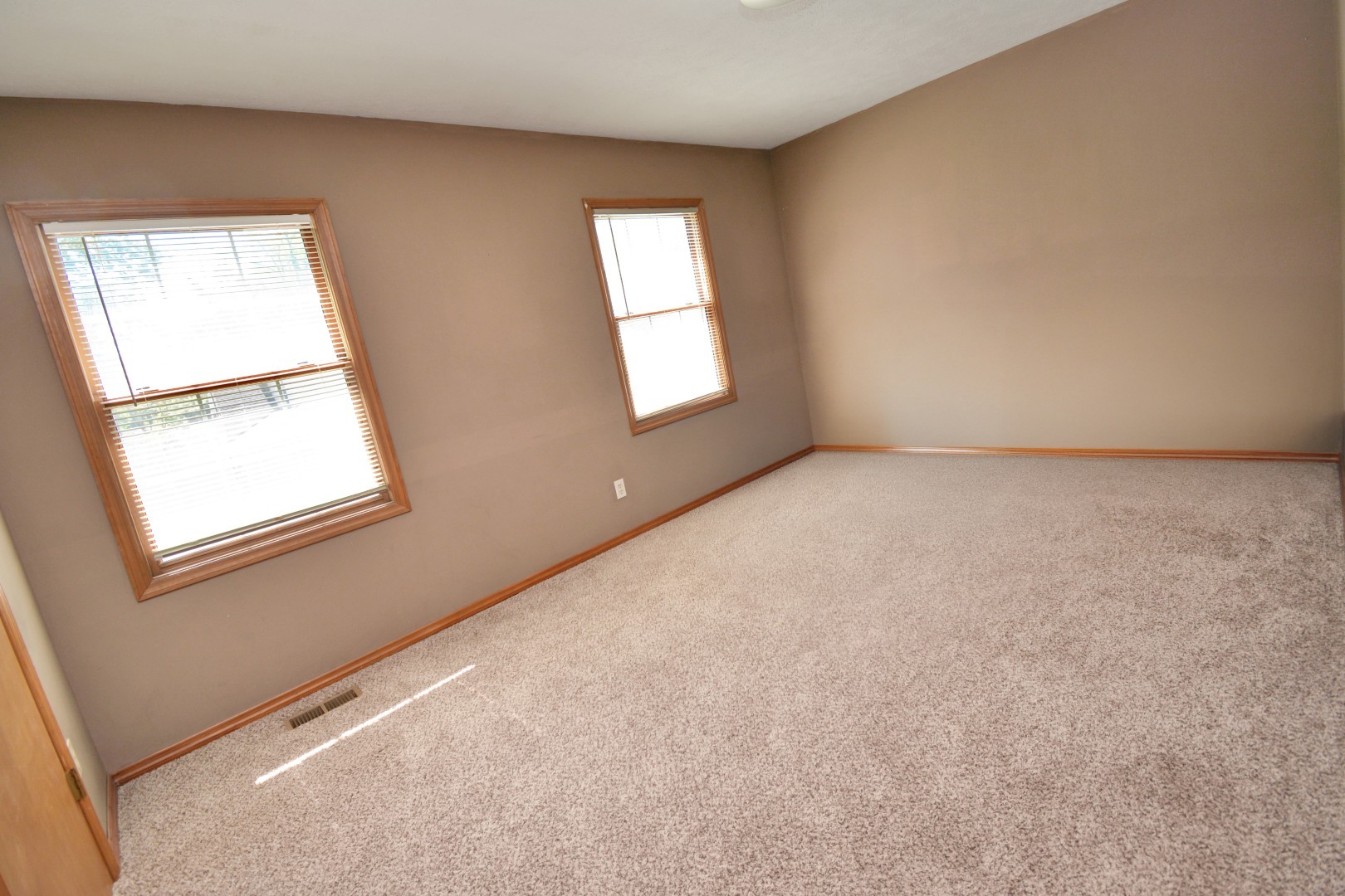 Bloomington, Illinois 61701, United States, 4 Bedrooms Bedrooms, ,5 BathroomsBathrooms,Residential,Contingent,238681