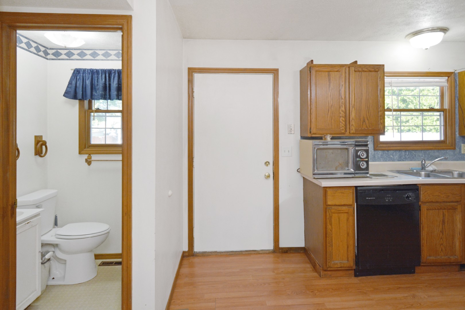 Bloomington, Illinois 61701, United States, 4 Bedrooms Bedrooms, ,5 BathroomsBathrooms,Residential,Contingent,238681