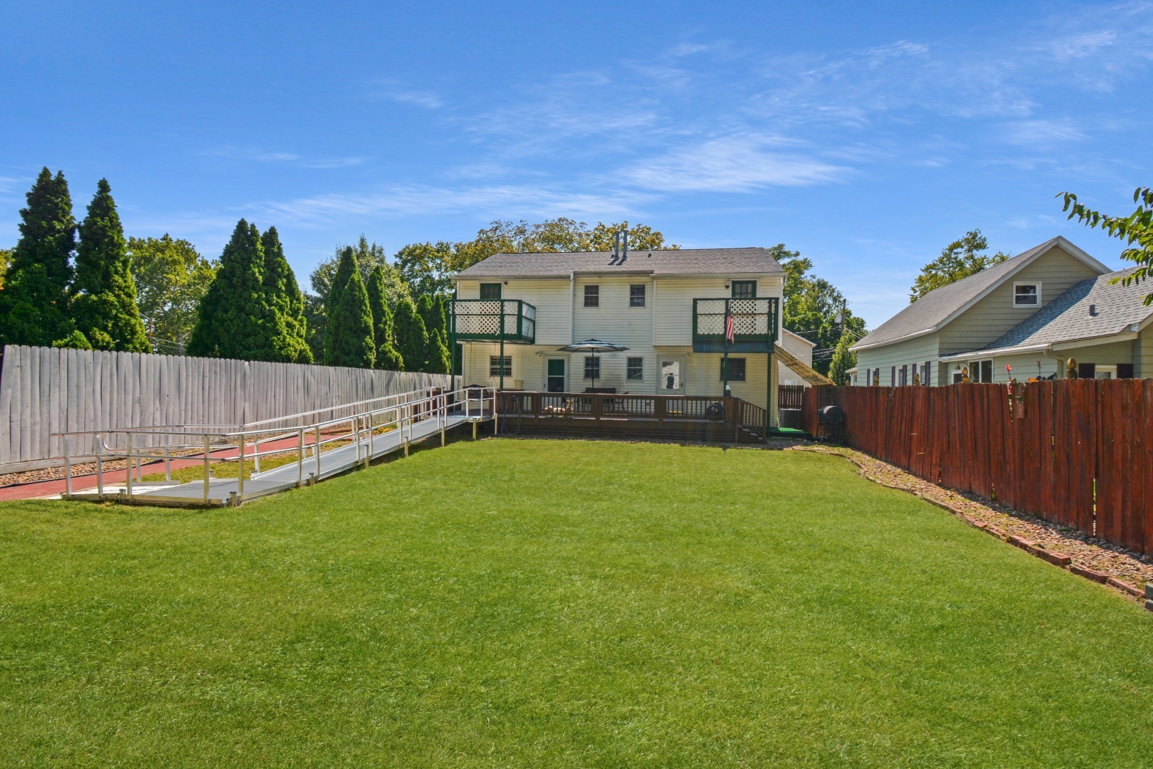 Bloomington, Illinois 61701, United States, 4 Bedrooms Bedrooms, ,5 BathroomsBathrooms,Residential,Contingent,238681