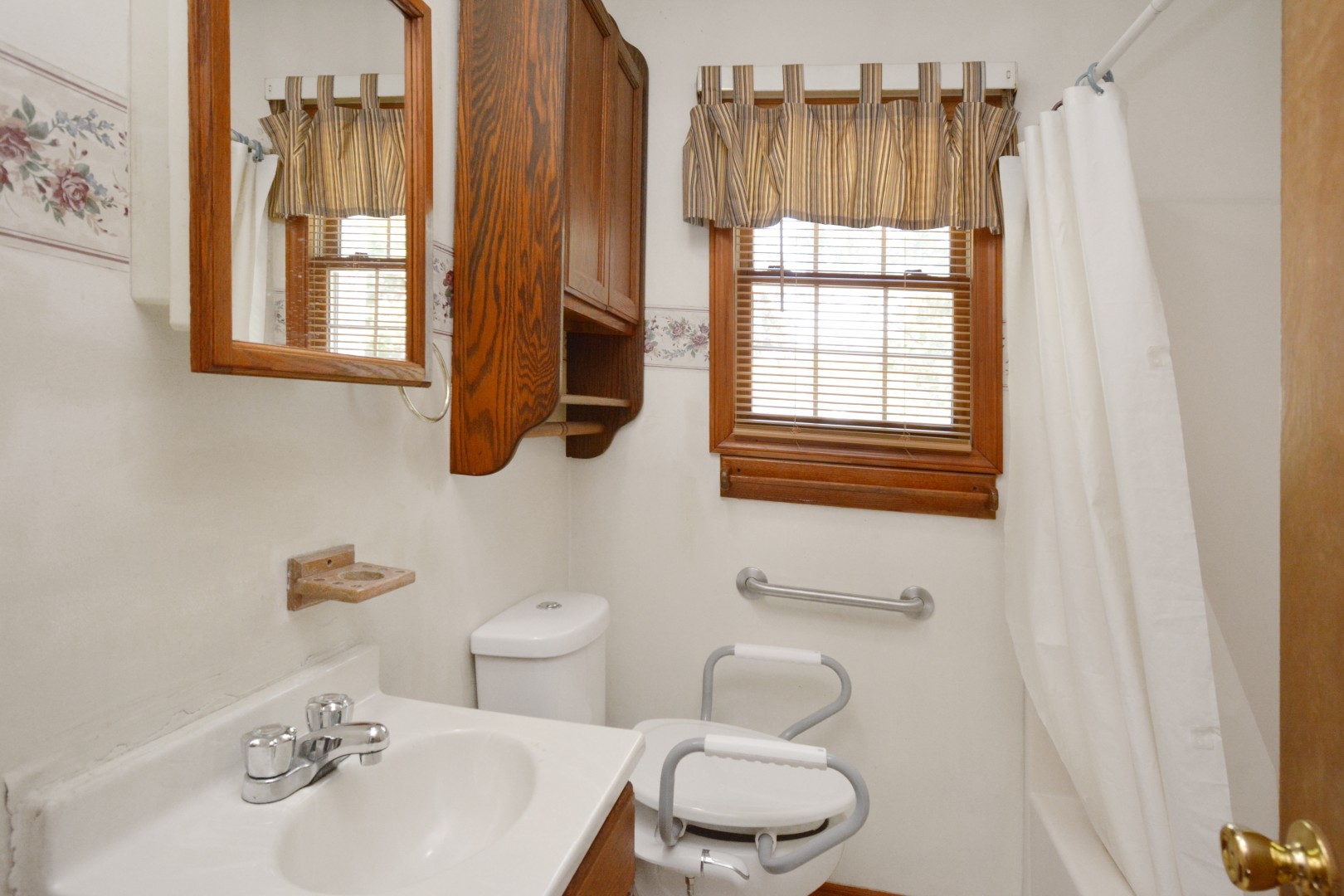 Bloomington, Illinois 61701, United States, 4 Bedrooms Bedrooms, ,5 BathroomsBathrooms,Residential,Contingent,238681