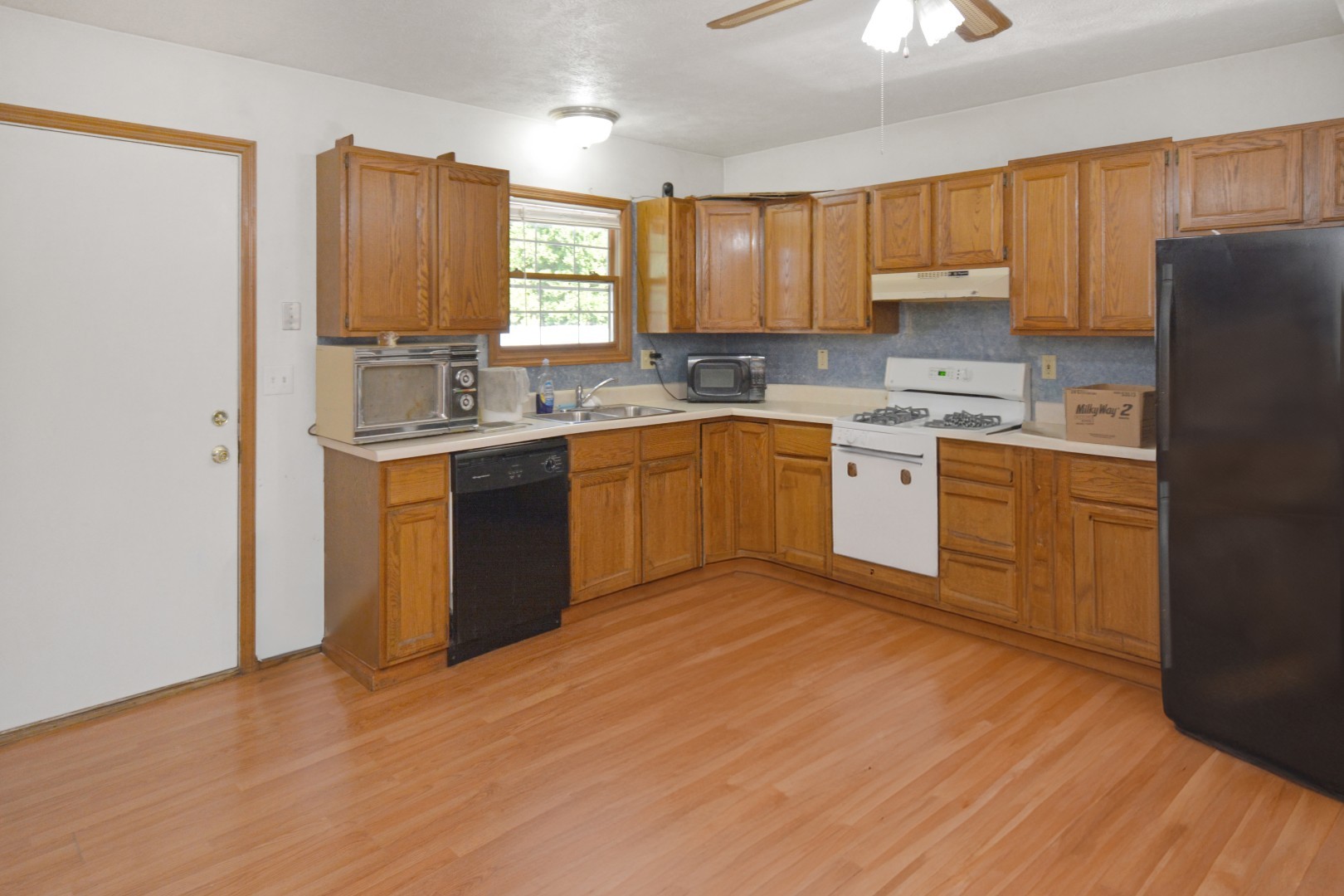 Bloomington, Illinois 61701, United States, 4 Bedrooms Bedrooms, ,5 BathroomsBathrooms,Residential,Contingent,238681