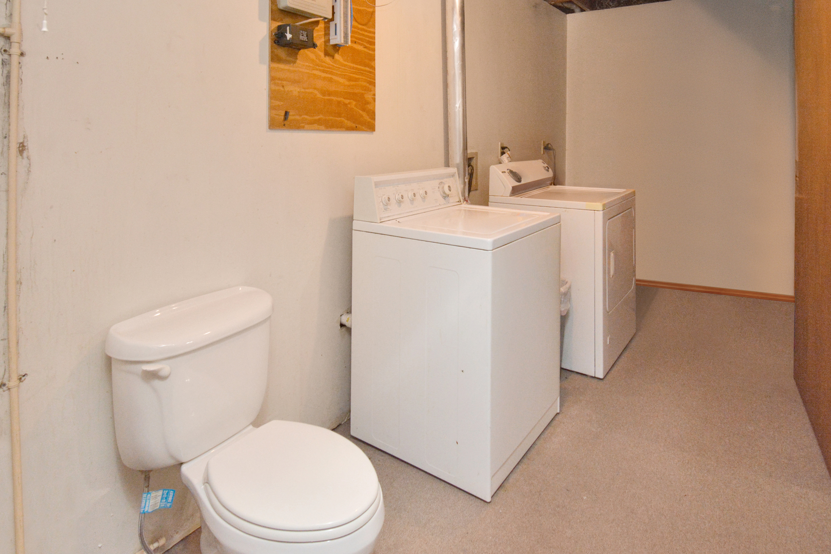 Bloomington, Illinois 61701, United States, 4 Bedrooms Bedrooms, ,5 BathroomsBathrooms,Residential,Contingent,238681